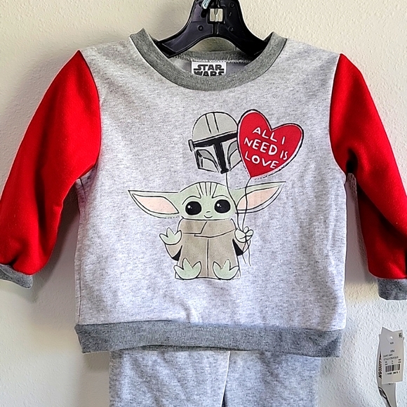 [*3 Items For $20 In Bundle*]Baby Yoda Sweatshirt & Sweatpants Outfit 18m - Picture 2 of 7